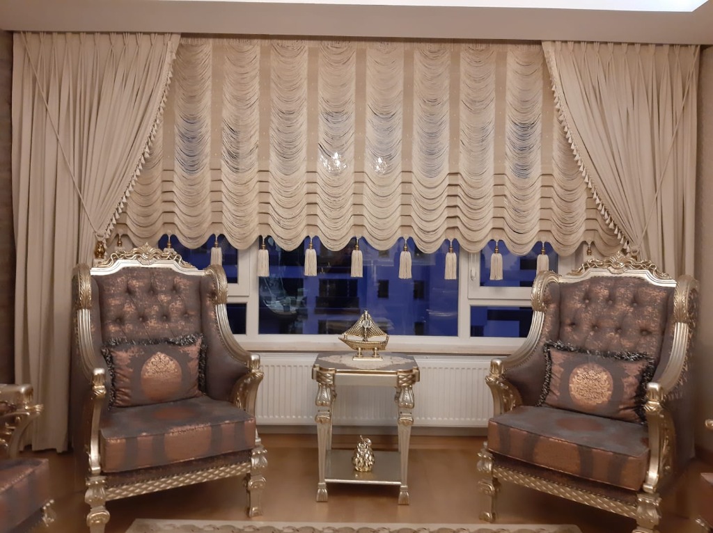 Avangart Dilimli & Püsküllü Salon Tülü